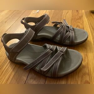 Teva Tierra PTRF Women's 7.5 M Grey/Purple Strap Sandals